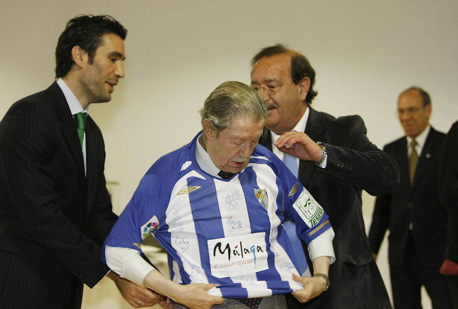 2009. Con la camiseta del Málaga, en la inauguración de Clínicas Rincón en los bajos de La Rosaleda..
