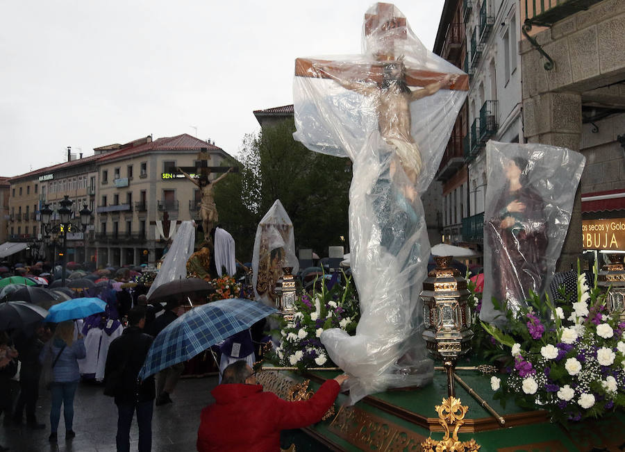 Fotos: Procesiones de Jueves Santo pasadas por agua