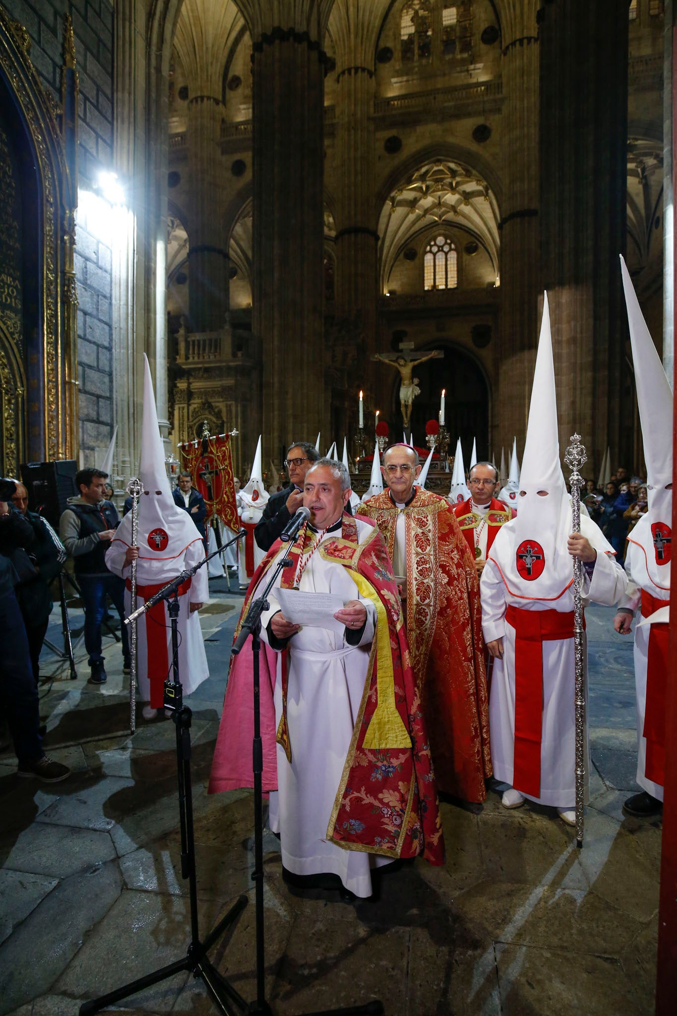 Fotos: El Yacente no pudo salir de la Catedral de Salamanca