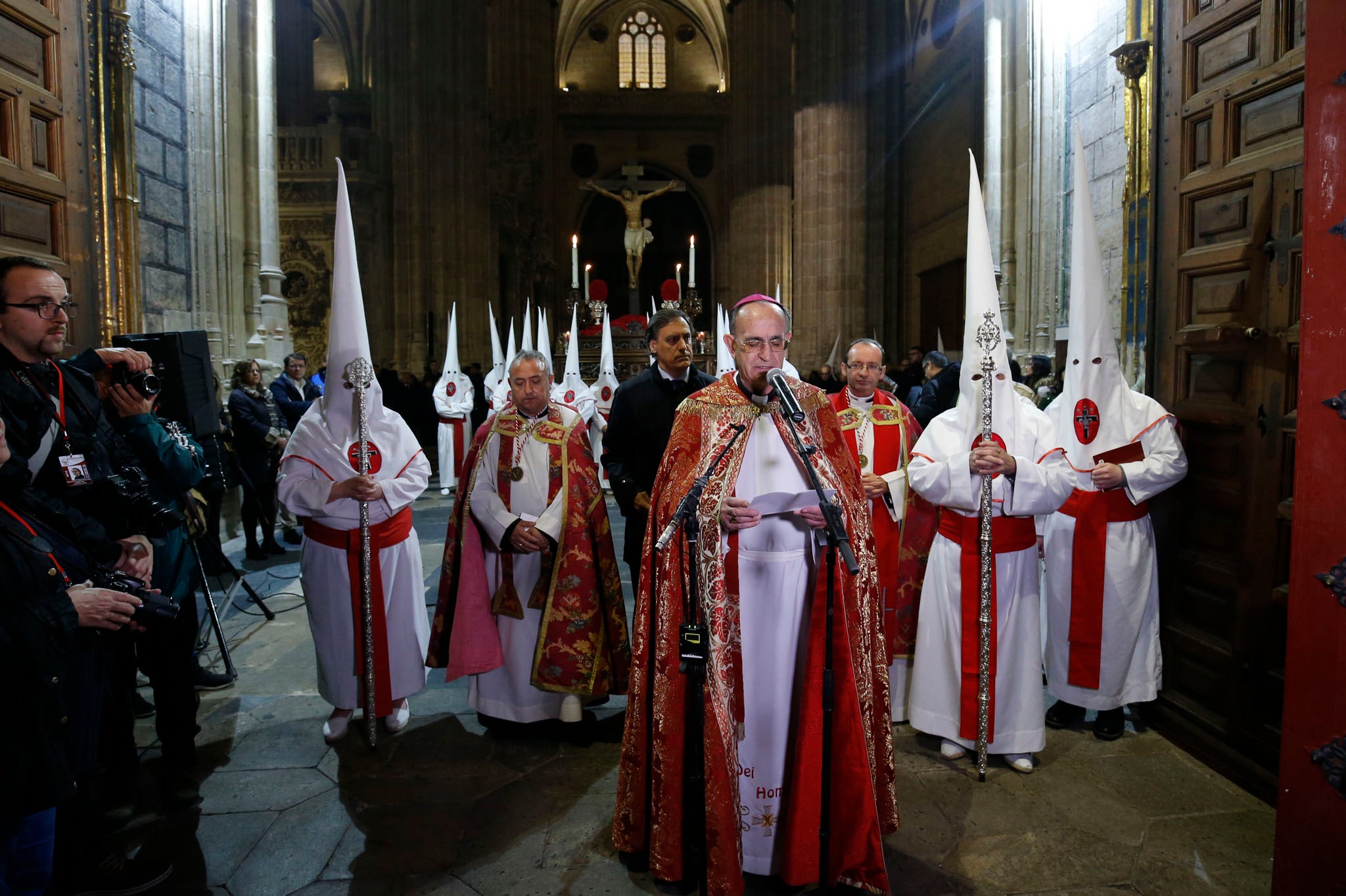 Fotos: El Yacente no pudo salir de la Catedral de Salamanca