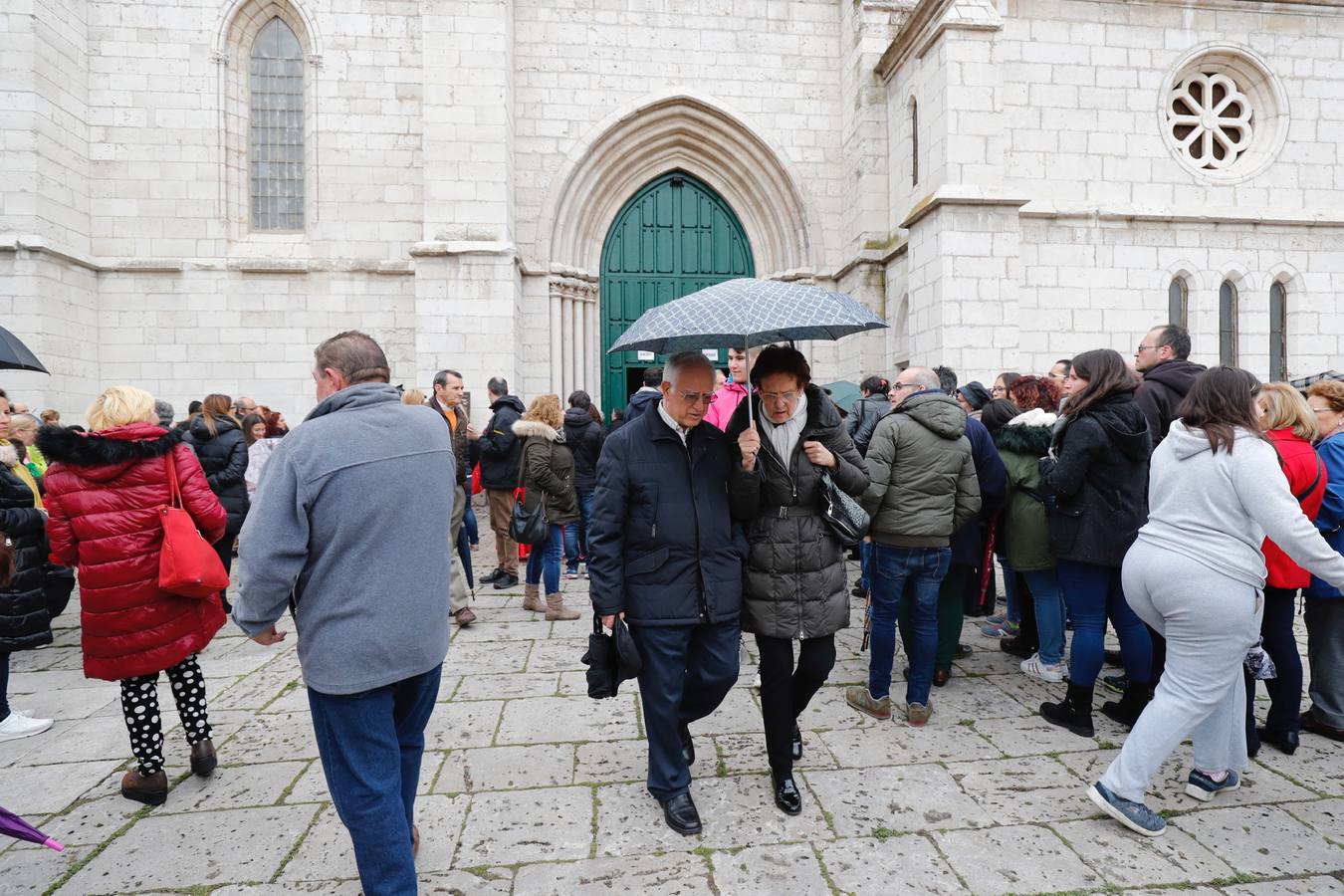 Fotos: La procesión de Penitencia y Caridad de Valladolid, suspendida por la lluvia