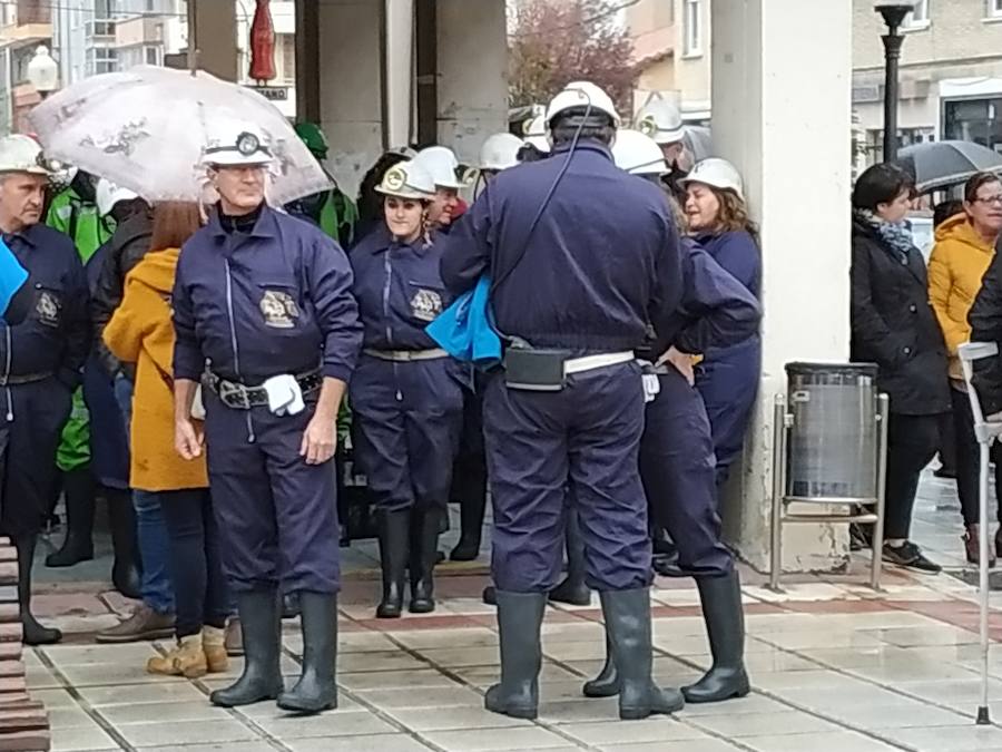 Fotos: Guardo se queda sin procesiones en Jueves Santo