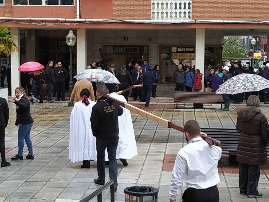 Fotos: Guardo se queda sin procesiones en Jueves Santo