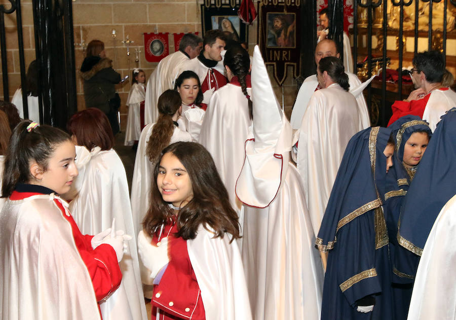 Fotos: Deslucida Procesión de los Pasos de Segovia por la ausencia de varias cofradías