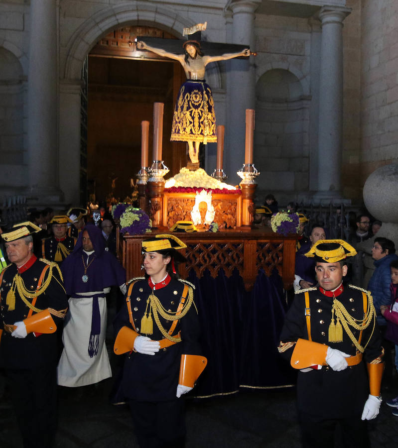 Fotos: Deslucida Procesión de los Pasos de Segovia por la ausencia de varias cofradías