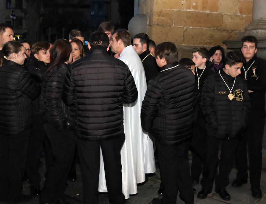 Fotos: Deslucida Procesión de los Pasos de Segovia por la ausencia de varias cofradías
