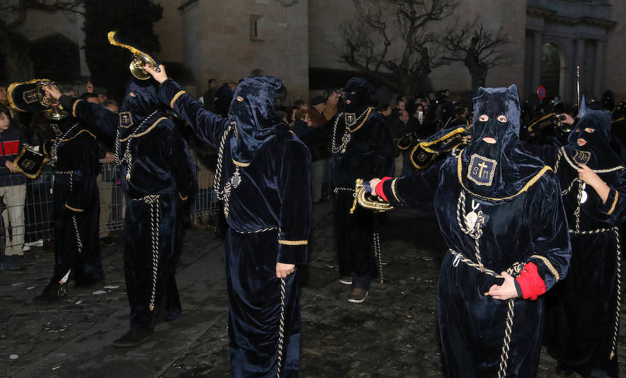 Fotos: Deslucida Procesión de los Pasos de Segovia por la ausencia de varias cofradías