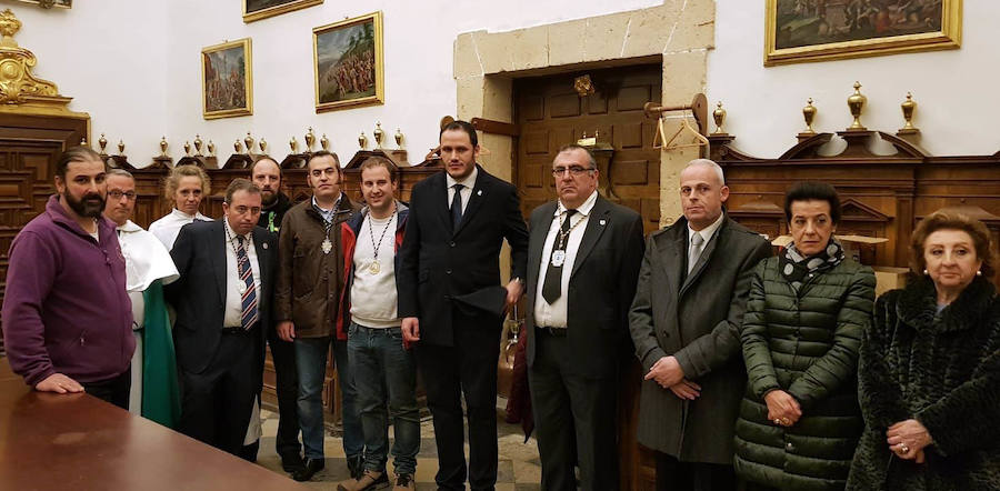 Fotos: Deslucida Procesión de los Pasos de Segovia por la ausencia de varias cofradías