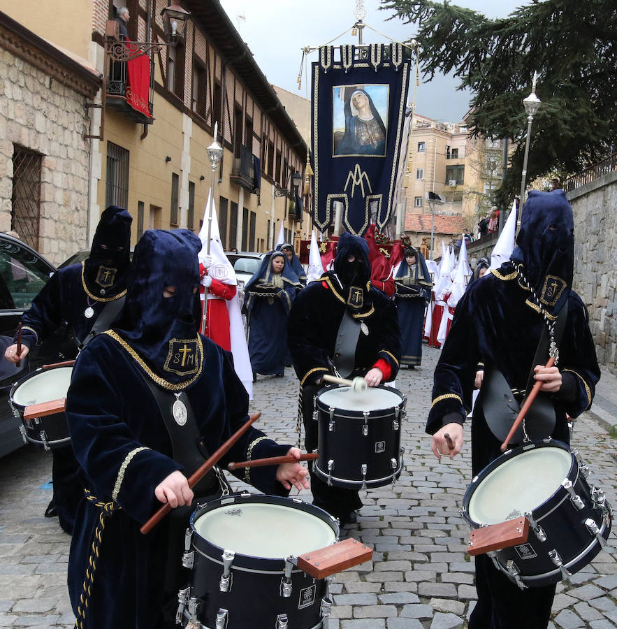 Fotos: Desfiles procesionales en la mañana del Viernes Santo