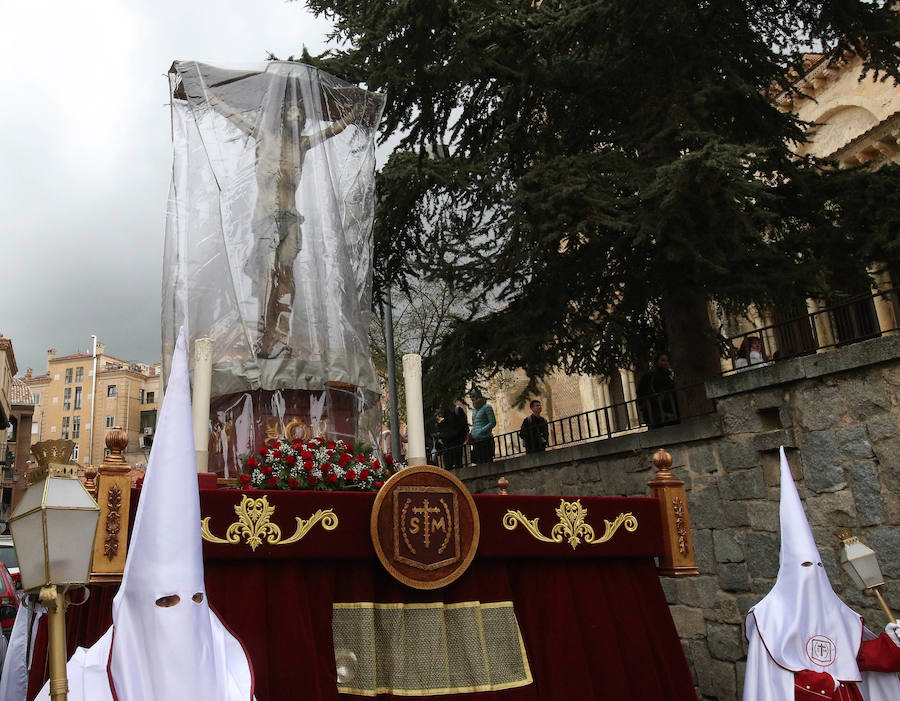 Fotos: Desfiles procesionales en la mañana del Viernes Santo