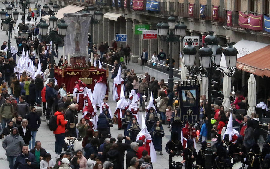 Fotos: Desfiles procesionales en la mañana del Viernes Santo