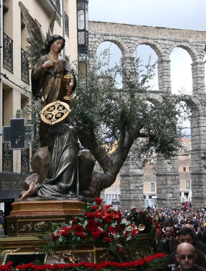 Fotos: Desfiles procesionales en la mañana del Viernes Santo