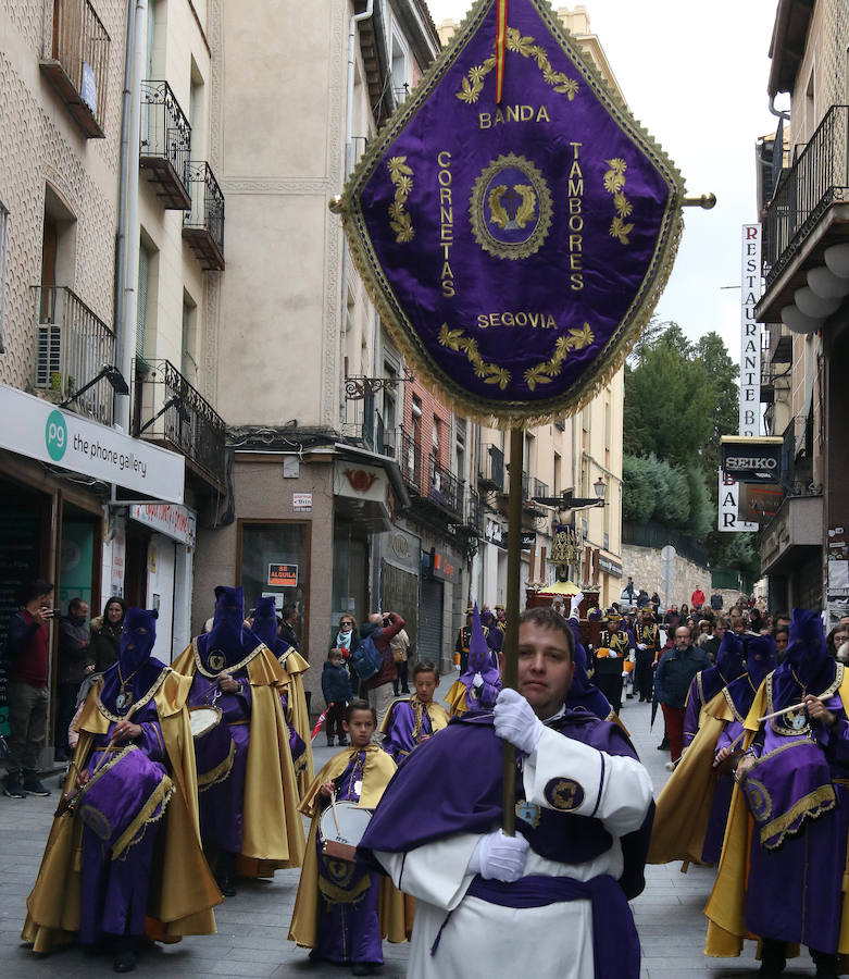 Fotos: Desfiles procesionales en la mañana del Viernes Santo