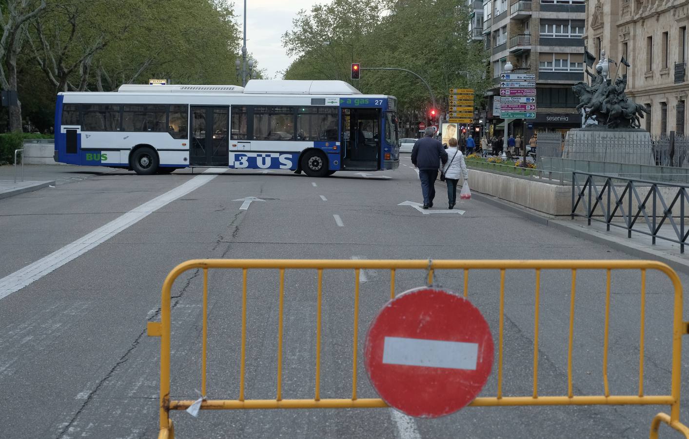 Jesús de la Esperanza y La Sagrada Cena encabezan la comitiva de 33 pasos alumbrados por las veinte hermandades de la capital