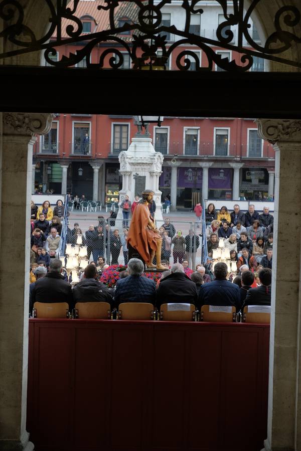 Jesús de la Esperanza y La Sagrada Cena encabezan la comitiva de 33 pasos alumbrados por las veinte hermandades de la capital