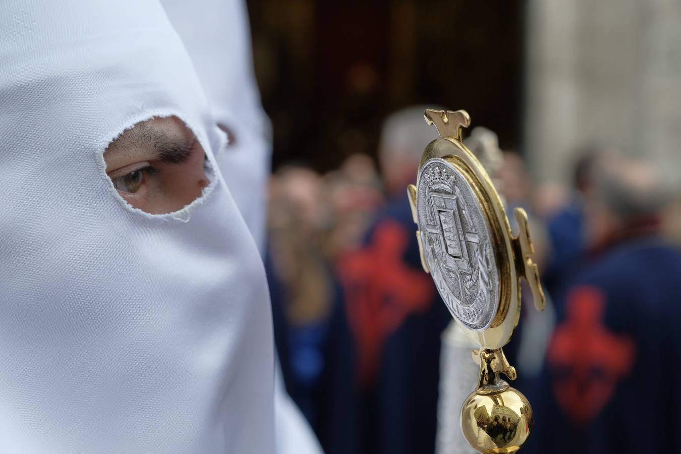 Jesús de la Esperanza y La Sagrada Cena encabezan la comitiva de 33 pasos alumbrados por las veinte hermandades de la capital