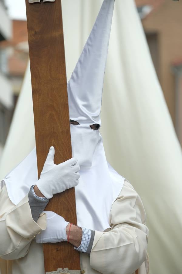 Jesús de la Esperanza y La Sagrada Cena encabezan la comitiva de 33 pasos alumbrados por las veinte hermandades de la capital