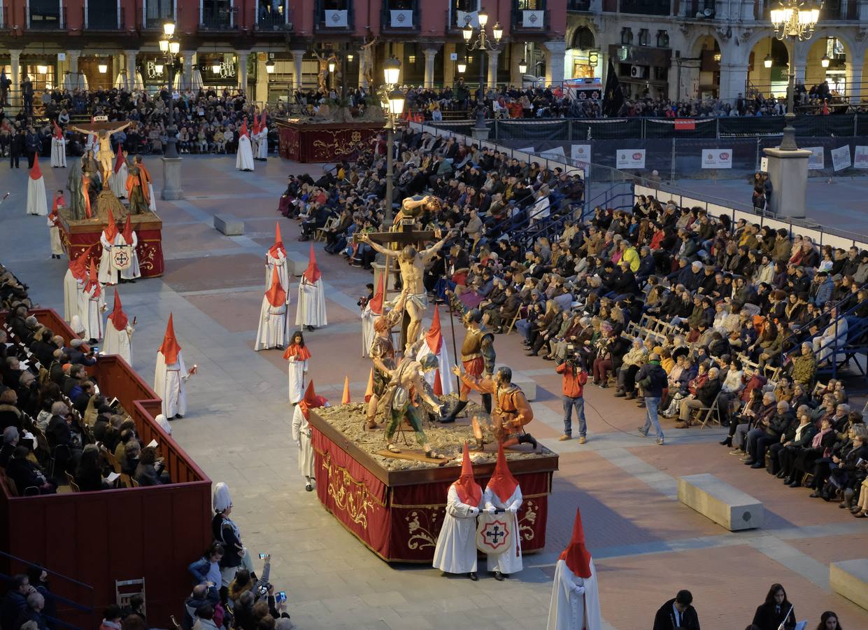 Jesús de la Esperanza y La Sagrada Cena encabezan la comitiva de 33 pasos alumbrados por las veinte hermandades de la capital