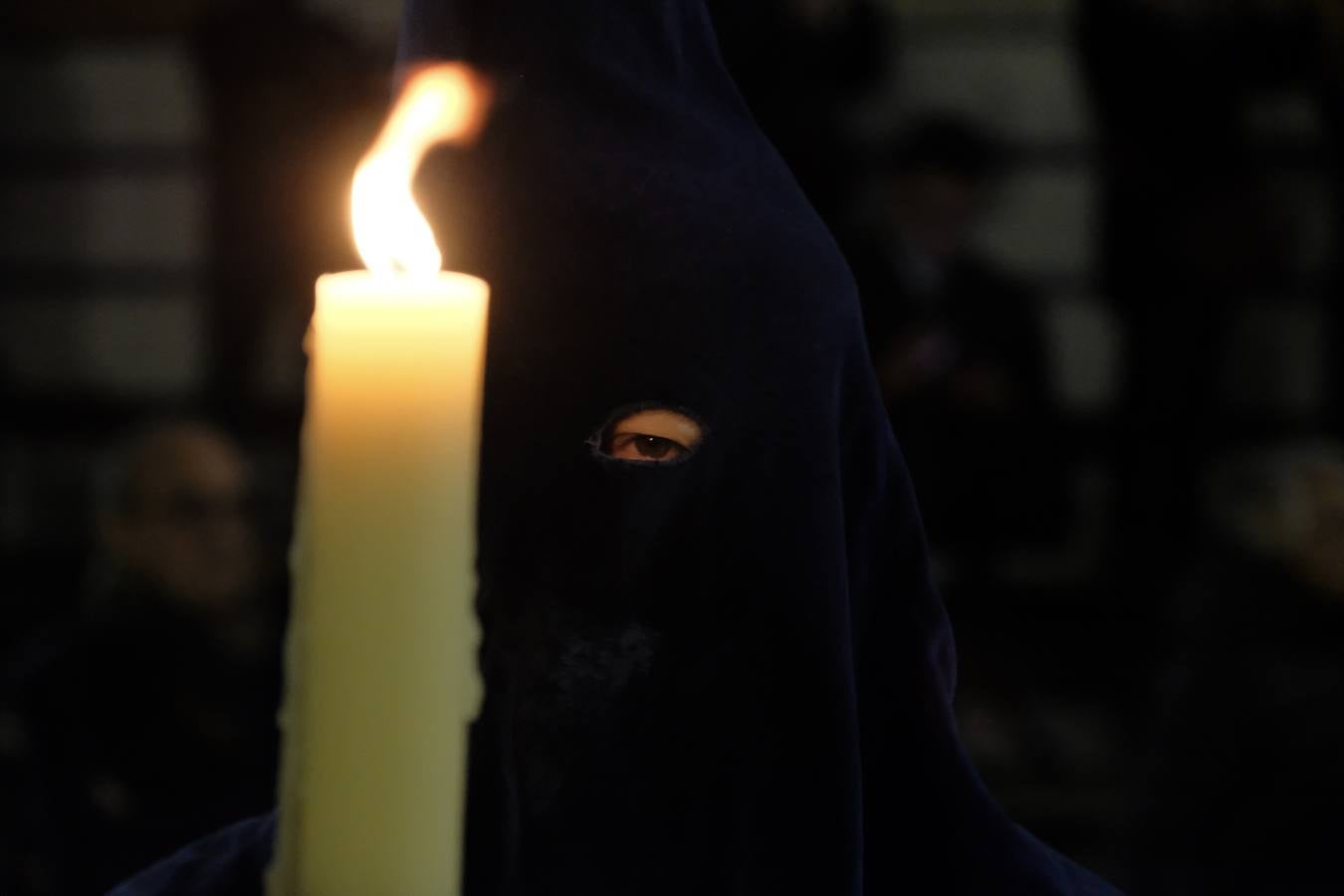 Jesús de la Esperanza y La Sagrada Cena encabezan la comitiva de 33 pasos alumbrados por las veinte hermandades de la capital