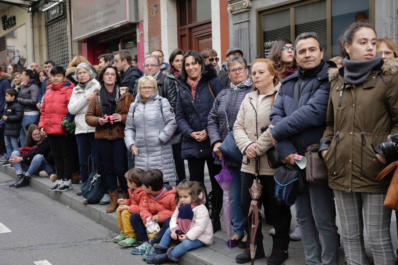 Fotos: Público en la Procesión General de Valladolid (2/3)