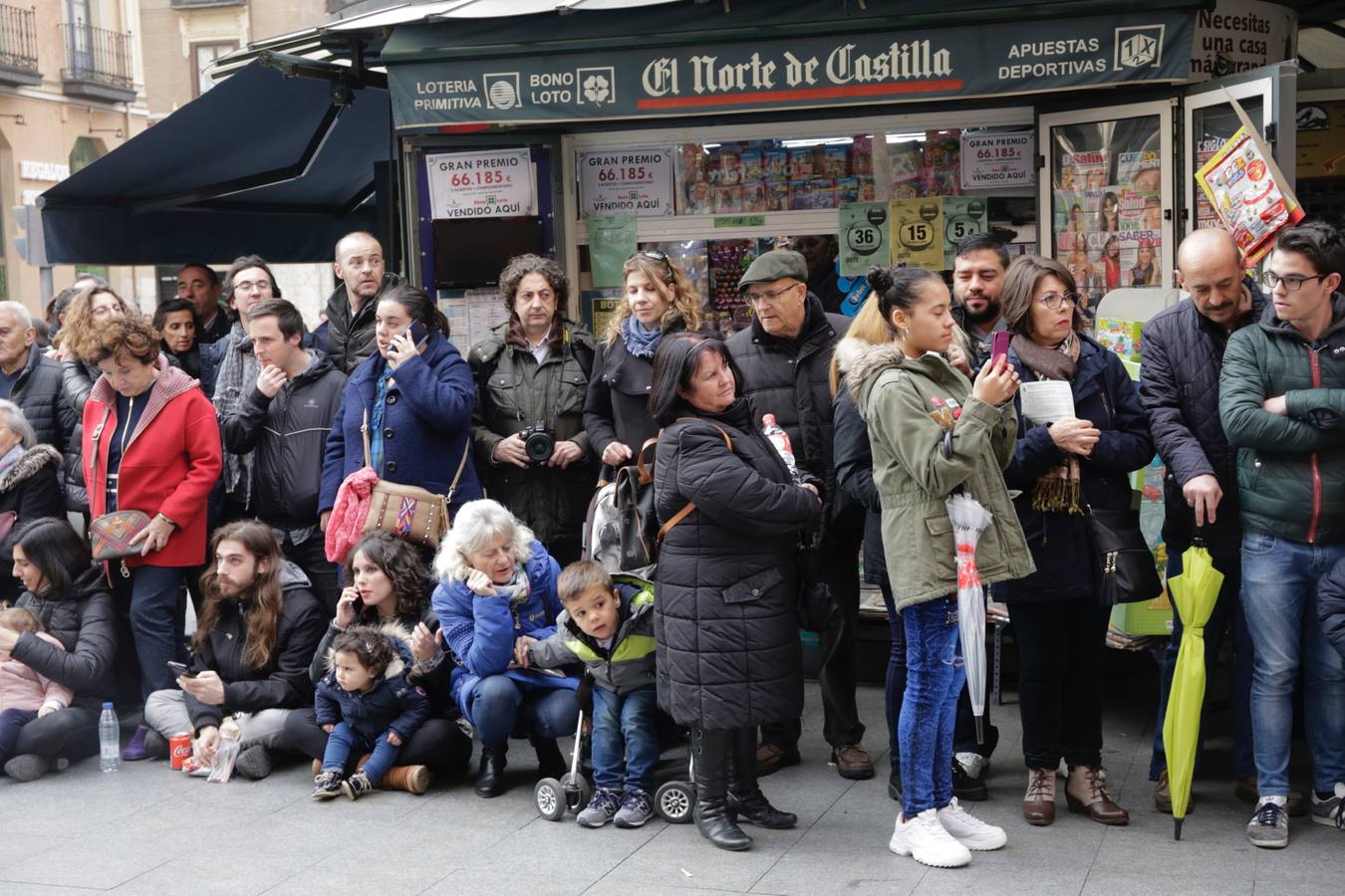 Fotos: Público en la Procesión General de Valladolid (3/3)