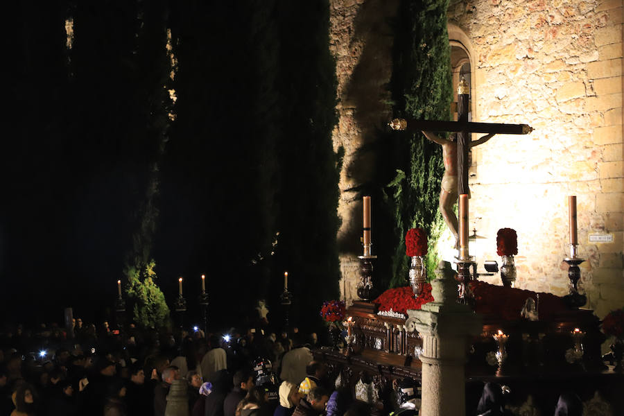 Pese a las intenciones iniciales de salir por las calles del casco histórico, el miedo a que sucediese como por la noche con Amor y Paz hizo recapacitar a los hermanos