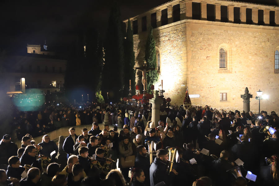 Pese a las intenciones iniciales de salir por las calles del casco histórico, el miedo a que sucediese como por la noche con Amor y Paz hizo recapacitar a los hermanos