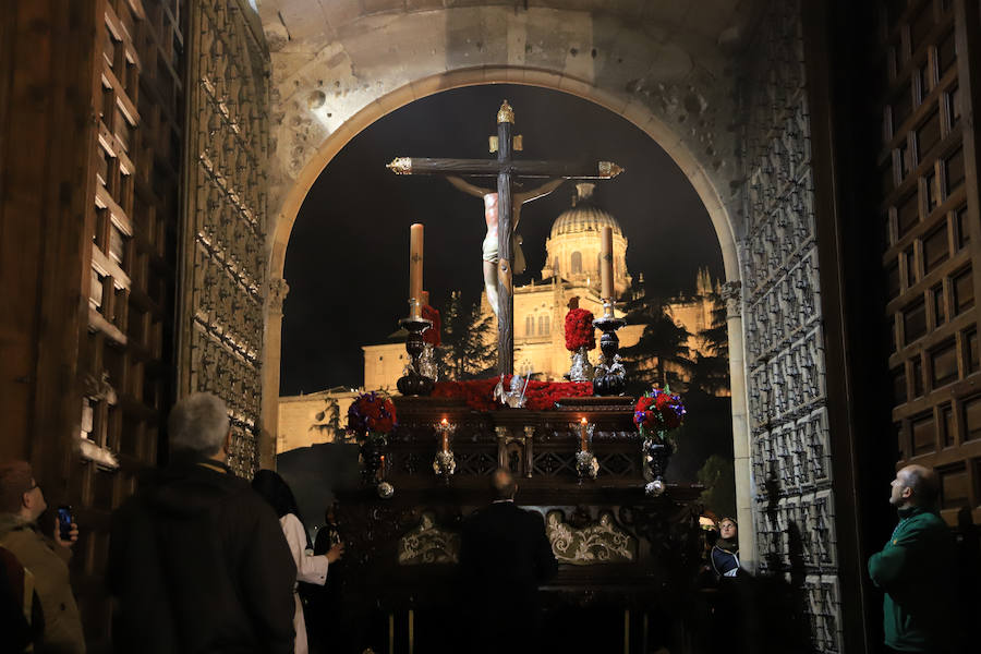 Pese a las intenciones iniciales de salir por las calles del casco histórico, el miedo a que sucediese como por la noche con Amor y Paz hizo recapacitar a los hermanos