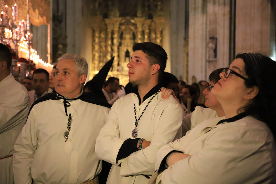 Pese a las intenciones iniciales de salir por las calles del casco histórico, el miedo a que sucediese como por la noche con Amor y Paz hizo recapacitar a los hermanos