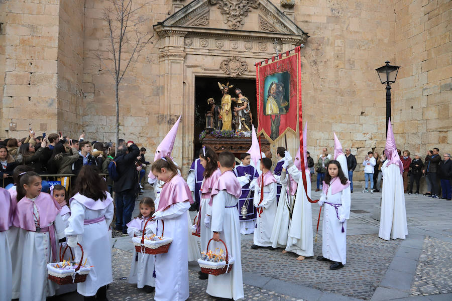 Pese a la amenaza de precipitaciones, la procesión del Cristo de la Agonía sí decidió salír, aunque acortó su recorrido