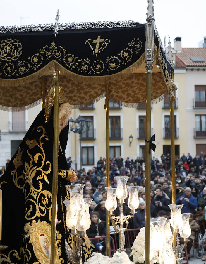 Fotos: El Santo Sepulcro se luce con una procesión del Santo Entierro completa