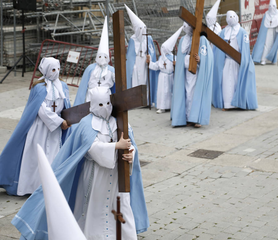 Fotos: El Santo Sepulcro se luce con una procesión del Santo Entierro completa