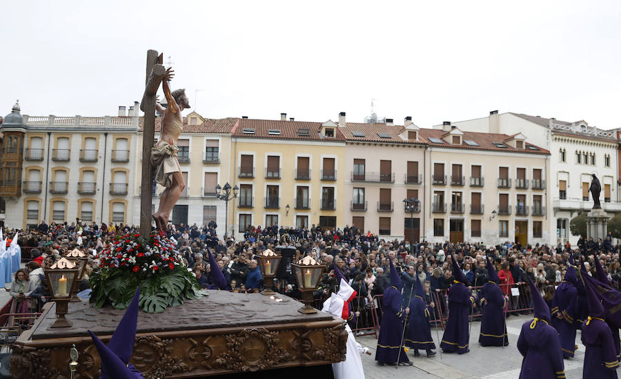 Fotos: El Santo Sepulcro se luce con una procesión del Santo Entierro completa