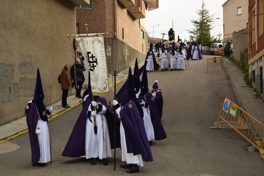 Fotos: El Santo Entierro concita el interés popular en Guardo