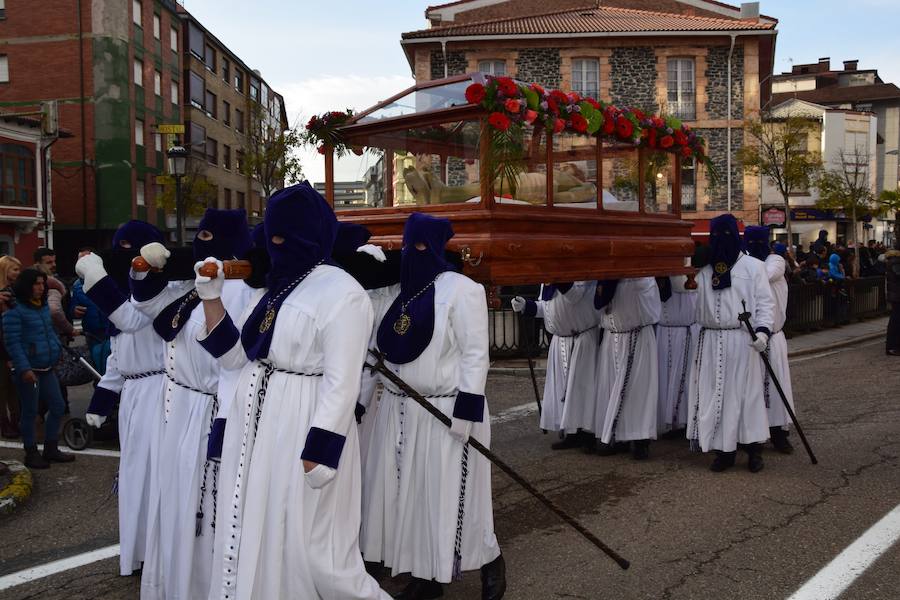 Fotos: El Santo Entierro concita el interés popular en Guardo