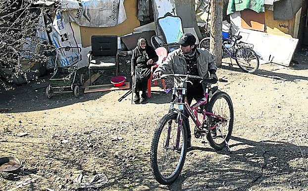Dos de los habitantes de las chabolas de Juana Jugan, en Valladolid
