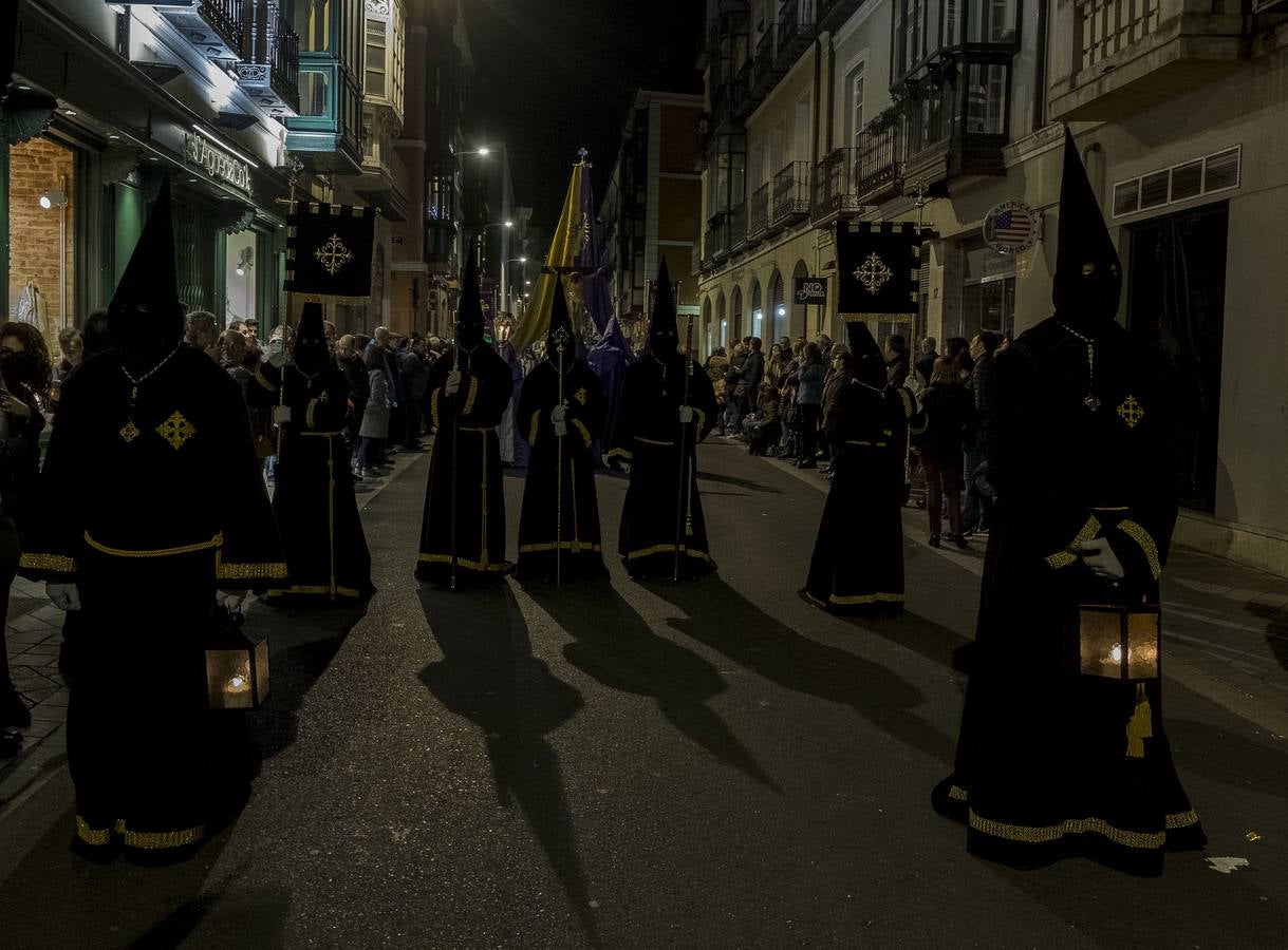 Jesús de la Esperanza y La Sagrada Cena encabezan la comitiva de 33 pasos alumbrados por las veinte hermandades de la capital 