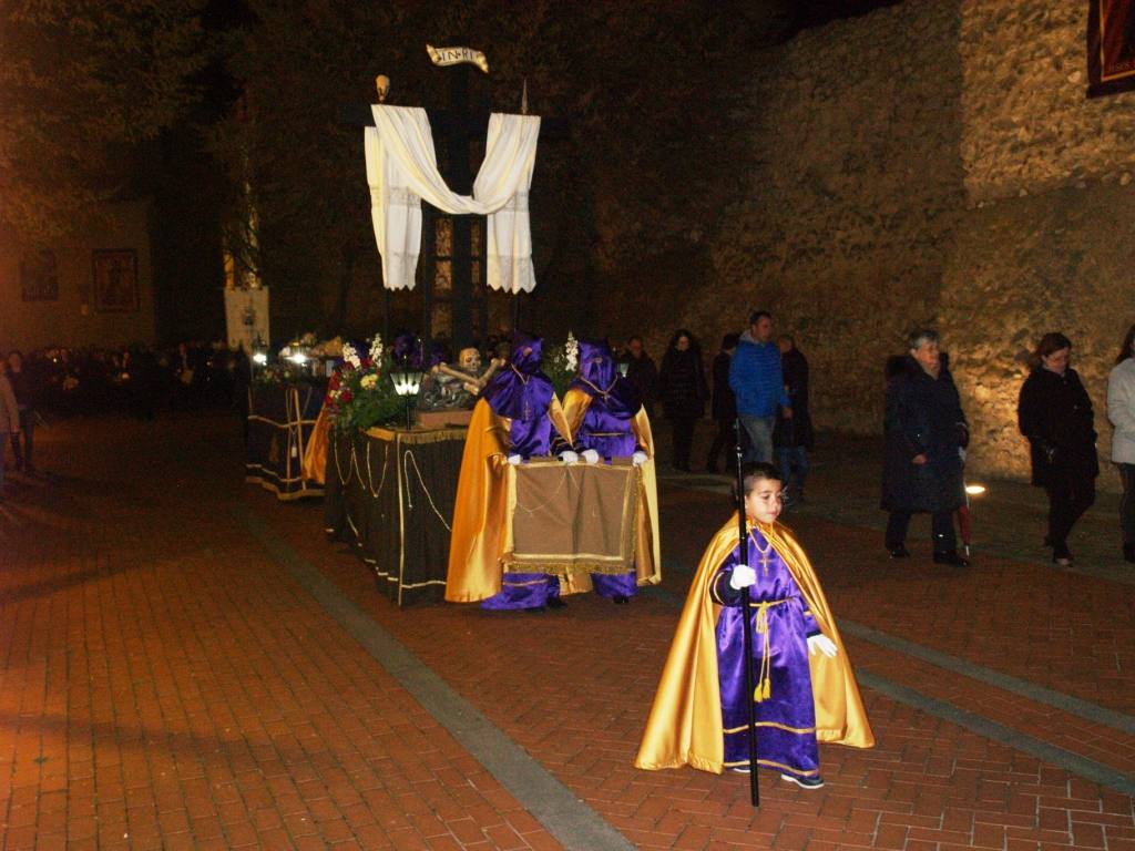 Fotos: Procesión del Santo Entierro el Viernes Santo en Olmedo