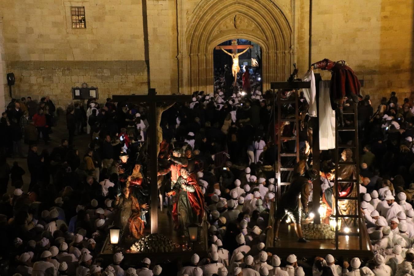 Fotos: Procesión del Dolor y La Soledad en Medina de Rioseco