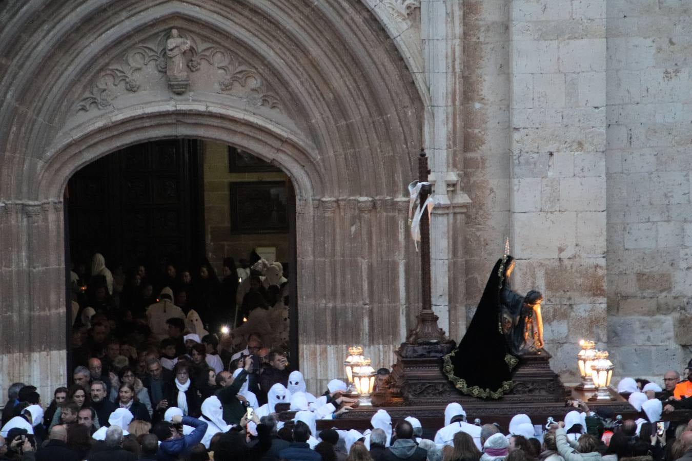 Fotos: Procesión del Dolor y La Soledad en Medina de Rioseco