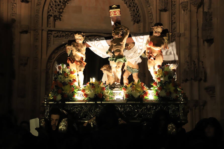 2.500 cofrades participaron en la procesión, que contó en todo momento con el acompañamiento musical de la Agrupación Virgen de la Vega y de la Banda Municipal de Alba de Tormes