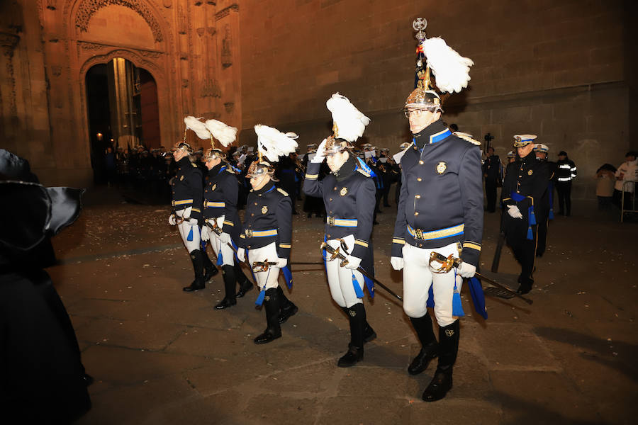 2.500 cofrades participaron en la procesión, que contó en todo momento con el acompañamiento musical de la Agrupación Virgen de la Vega y de la Banda Municipal de Alba de Tormes