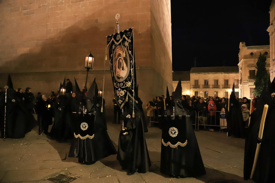 2.500 cofrades participaron en la procesión, que contó en todo momento con el acompañamiento musical de la Agrupación Virgen de la Vega y de la Banda Municipal de Alba de Tormes