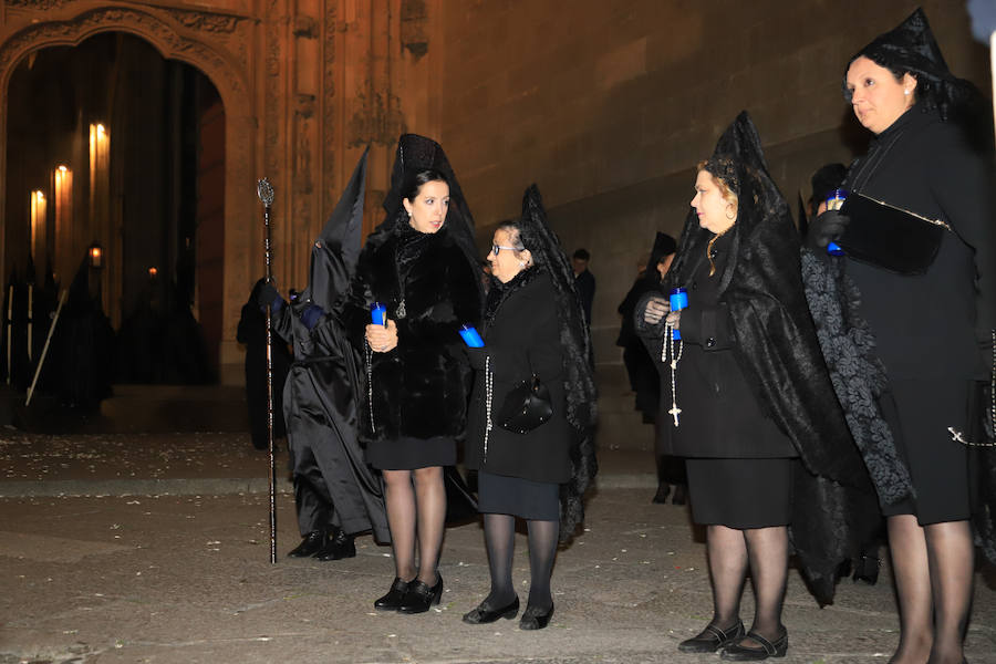 2.500 cofrades participaron en la procesión, que contó en todo momento con el acompañamiento musical de la Agrupación Virgen de la Vega y de la Banda Municipal de Alba de Tormes