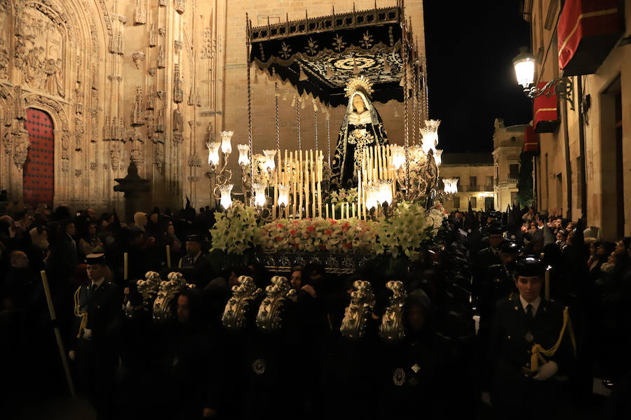 2.500 cofrades participaron en la procesión, que contó en todo momento con el acompañamiento musical de la Agrupación Virgen de la Vega y de la Banda Municipal de Alba de Tormes