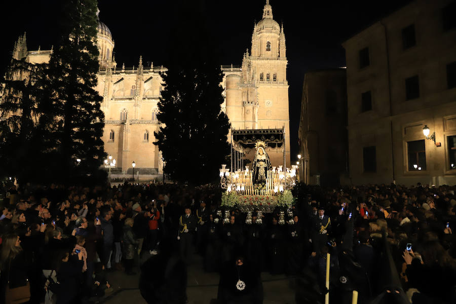 2.500 cofrades participaron en la procesión, que contó en todo momento con el acompañamiento musical de la Agrupación Virgen de la Vega y de la Banda Municipal de Alba de Tormes