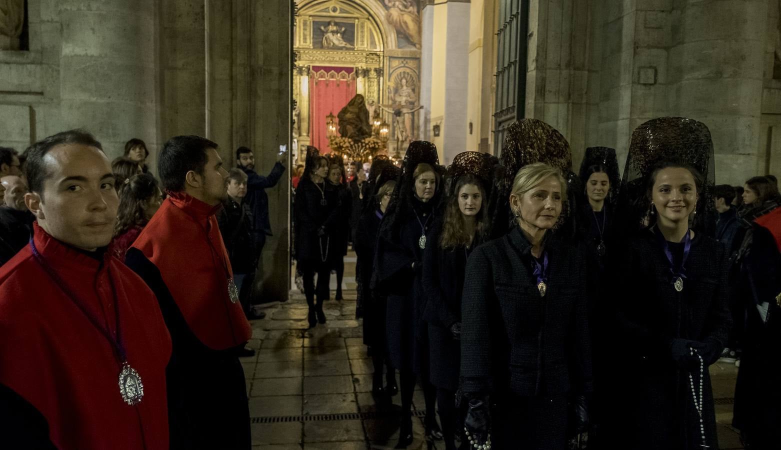 Fotos: Procesión de La Soledad y Salve a la Virgen de las Angustias