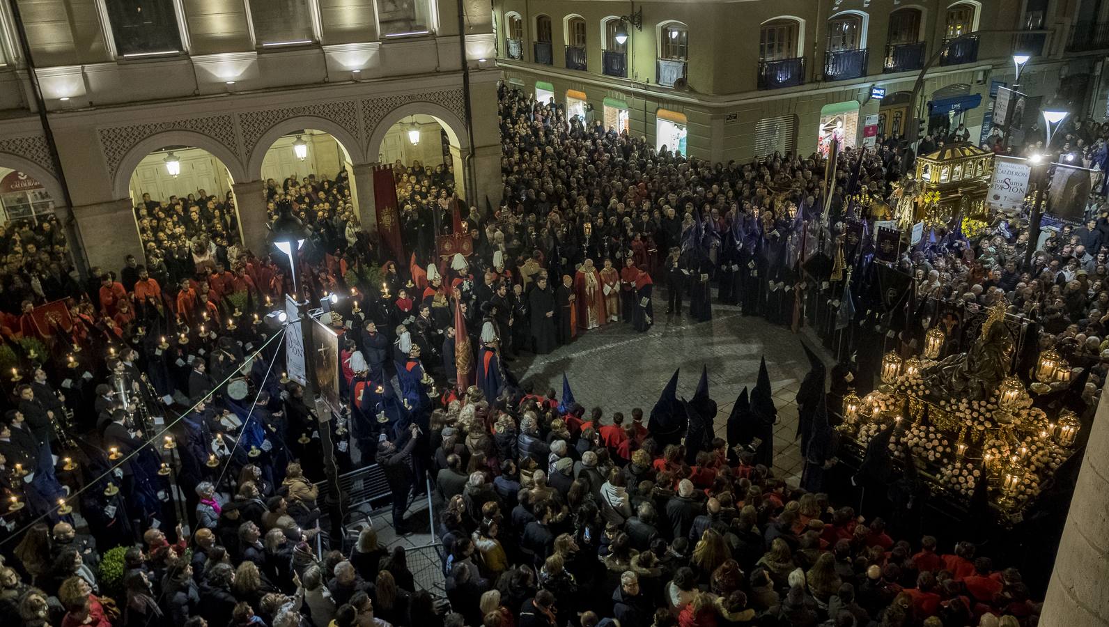 Fotos: Procesión de La Soledad y Salve a la Virgen de las Angustias