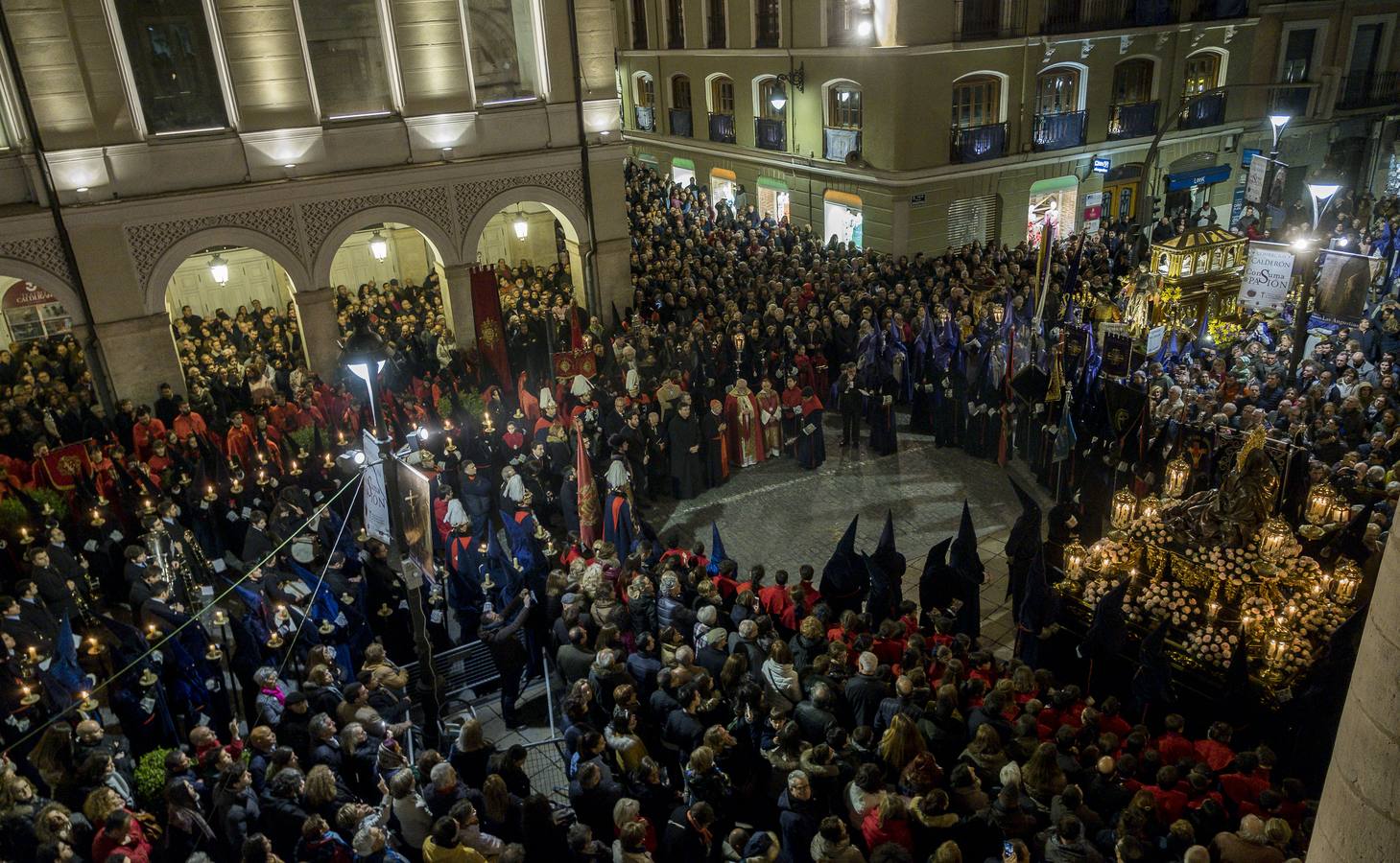 Fotos: Procesión de La Soledad y Salve a la Virgen de las Angustias