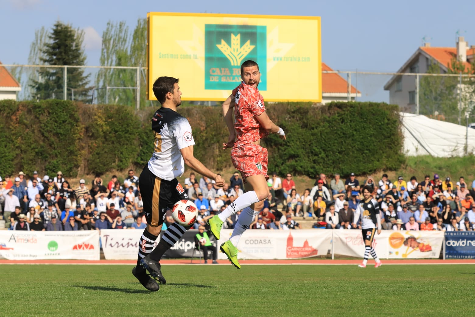 El equipo de la capital vence con un tanto de penalti de Carlos de la Navega y aleja a los chacineros del sueño de pelear por el play-off (1-0)